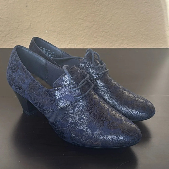 Soft Style Shoes - Soft Style by Hush Puppies Women's Gretel Dress Pump blue.  Size 7